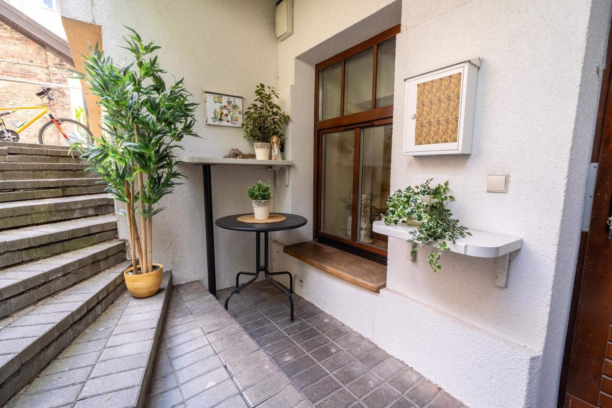 Cozy Suite With Inner Yard VNO Esterno foto